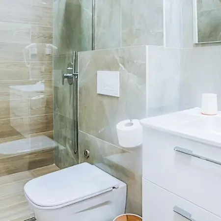 亚德里亚2号酒店 Škalngur